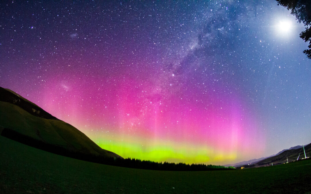 極光貫穿紐西蘭的天空